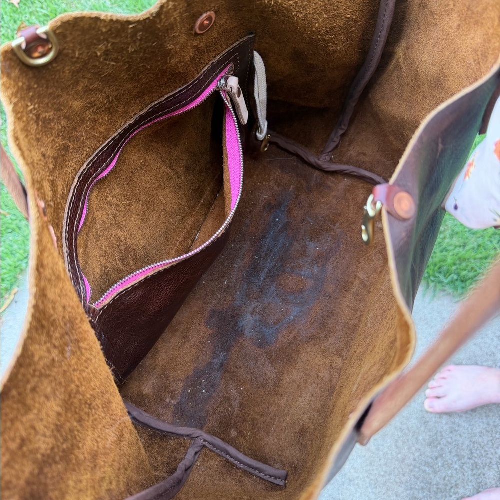 Meanwhile Back on the Farm Genuine Leather Tote – Like New - Picture 5 of 5